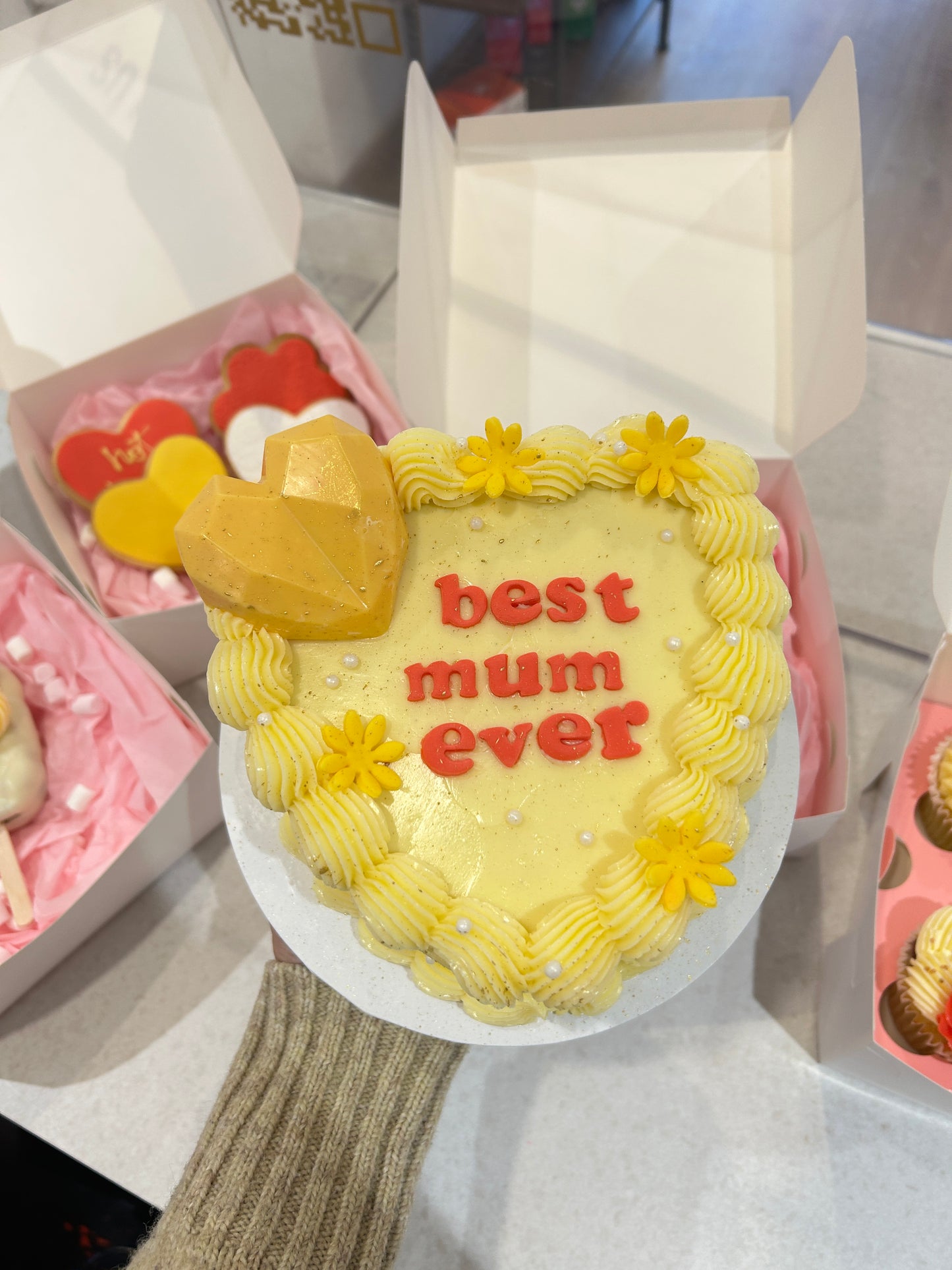 Floral Heart Cake | Mothers Day at The Pink Kitchen